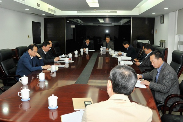 省住房城鄉(xiāng)建設廳黨組書記顧小平主持召開廳黨組會議，專題學習黨的十八屆六中全會精神